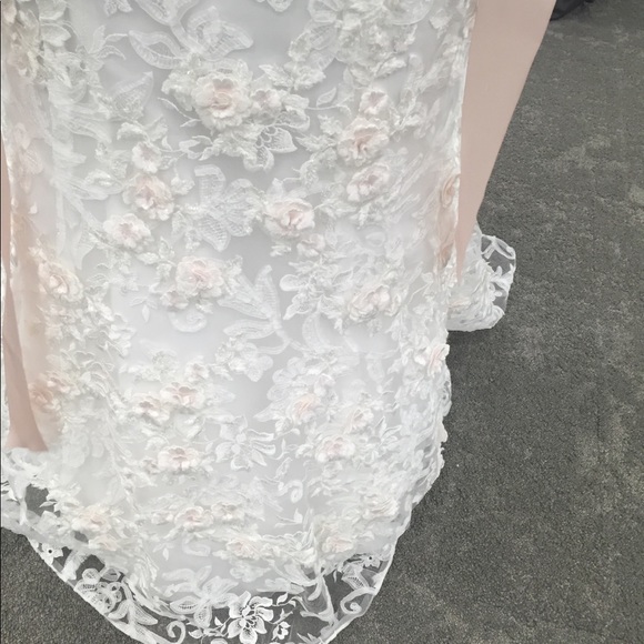 Wedding Dress - Picture 4 of 8